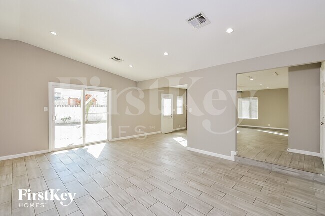 Foto del edificio - 6381 Newville Ave