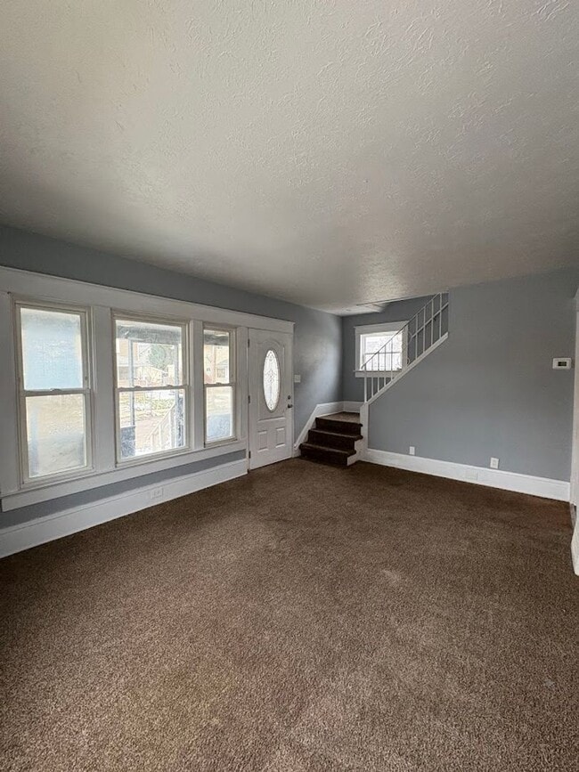 Foto del edificio - Four bedroom two bathroom home for rent