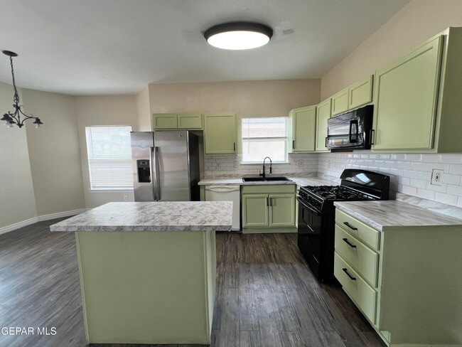 Building Photo - 3626 Dominican St