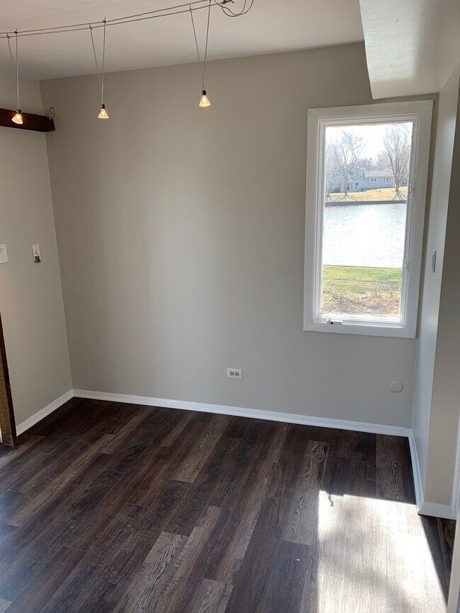 Foto del edificio - 749 Cove Ct