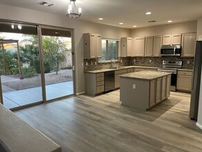 Building Photo - 938 E Indian Wells Pl