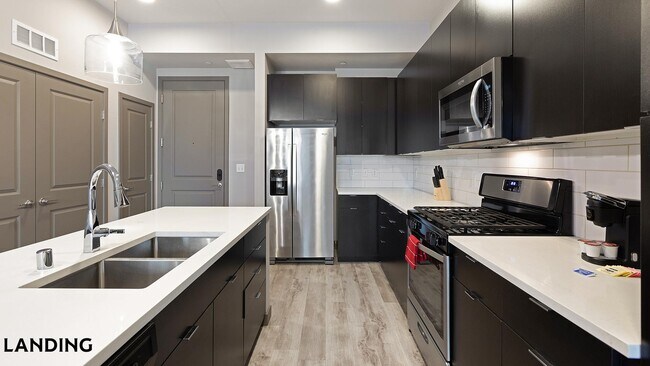 Foto del edificio - 3150 W Twain Ave