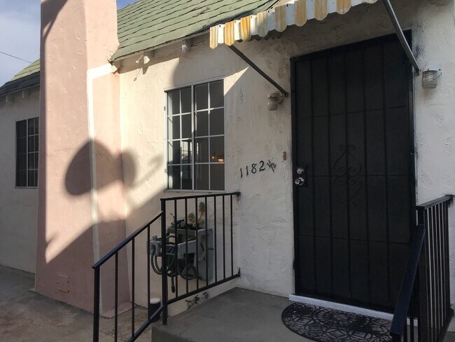 Foto del edificio - 1182 N Kingsley Dr