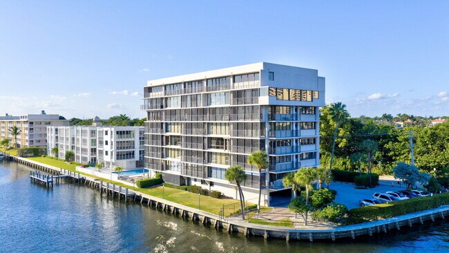 Foto del edificio - 900 NE Spanish River Blvd