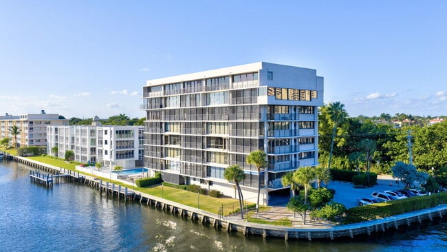 Building Photo - 900 NE Spanish River Blvd