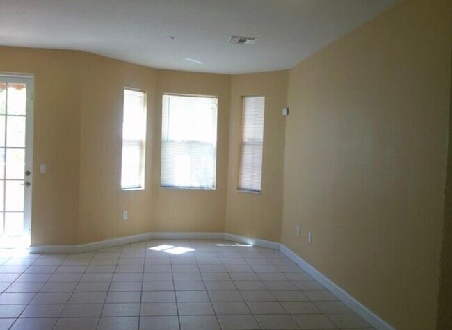 Building Photo - 3808 Shoma Dr