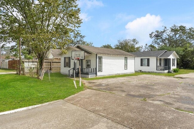 Building Photo - 8516 Spaulding St