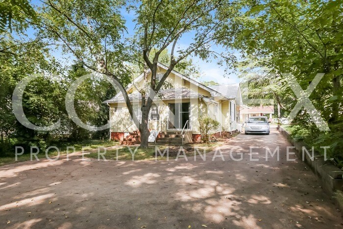 Primary Photo - Close To Downtown!