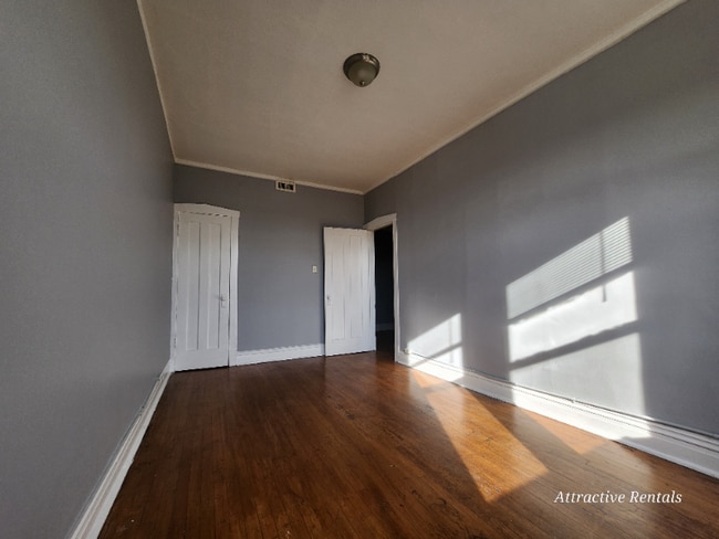 Building Photo - 1160 S Mason Ave