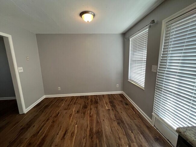 Building Photo - 3 Bed 2 Bath with Over An Acre Of Yard!