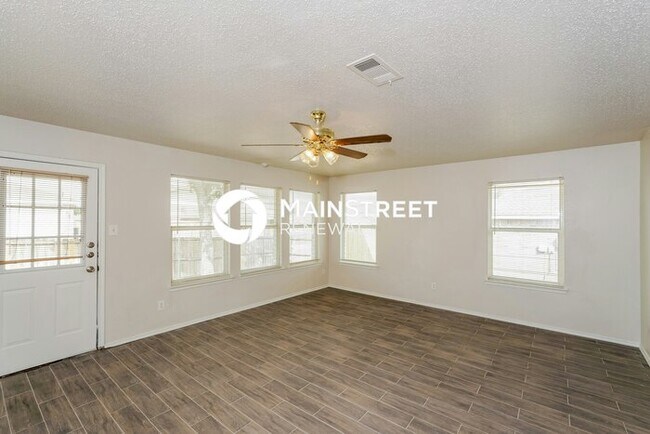 Building Photo - 3 Bedroom Pet-Friendly Home in DESOTO, TX with Main Street Renewal