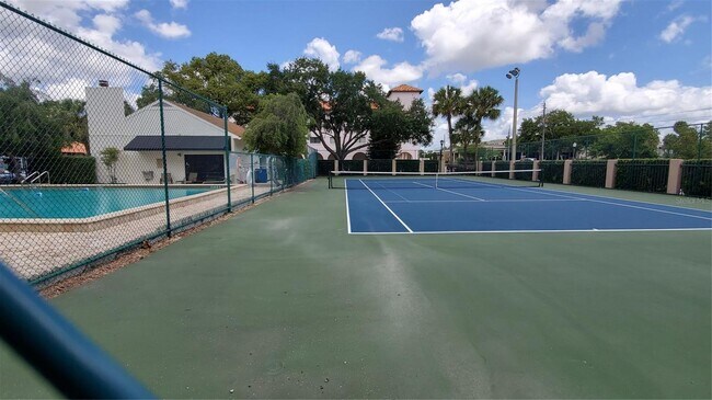 Foto del edificio - Desirable 2 Bedroom 2 Bath Condo Located i...