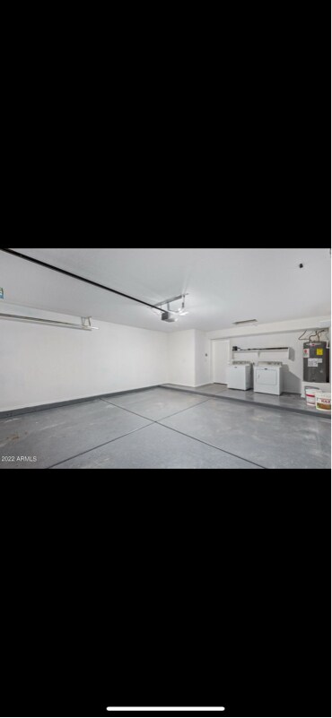 Building Photo - 1367 E 10th Pl