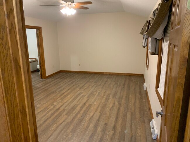 Dormitorio principal - N2092 Schacht Rd