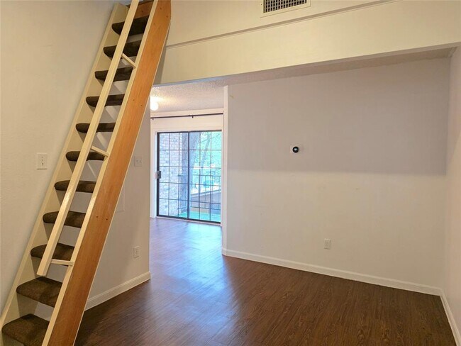 Foto del edificio - 505 W 18th St