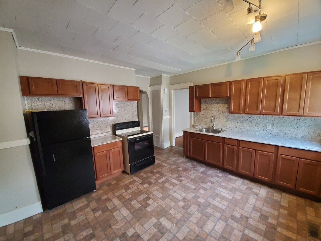Primary Photo - 110 Thorndale Ter