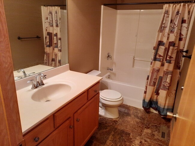 Main Bath - 2566 Stony Creek Dr
