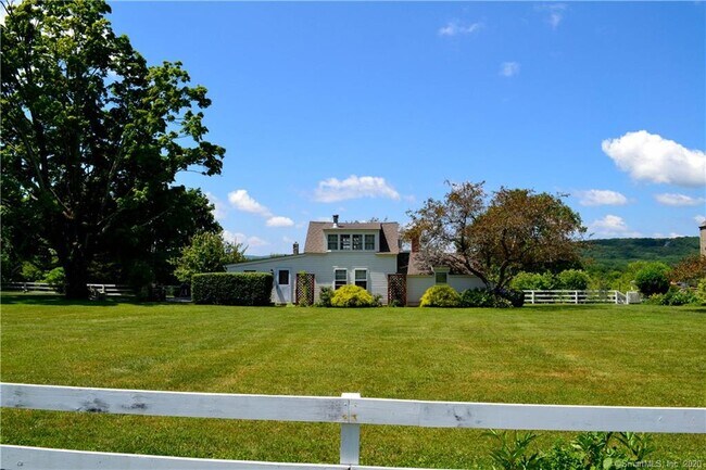 Building Photo - 220 Candlewood Mountain Rd
