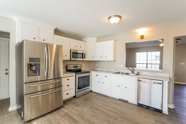 Building Photo - 4041 New Grange Cir