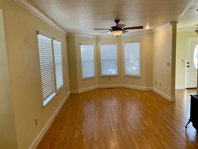 Building Photo - Spacious 3 Bedroom 2 Bath Home in Monterey