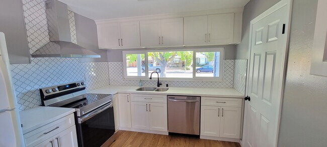 Building Photo - 1023 Quicksilver Dr
