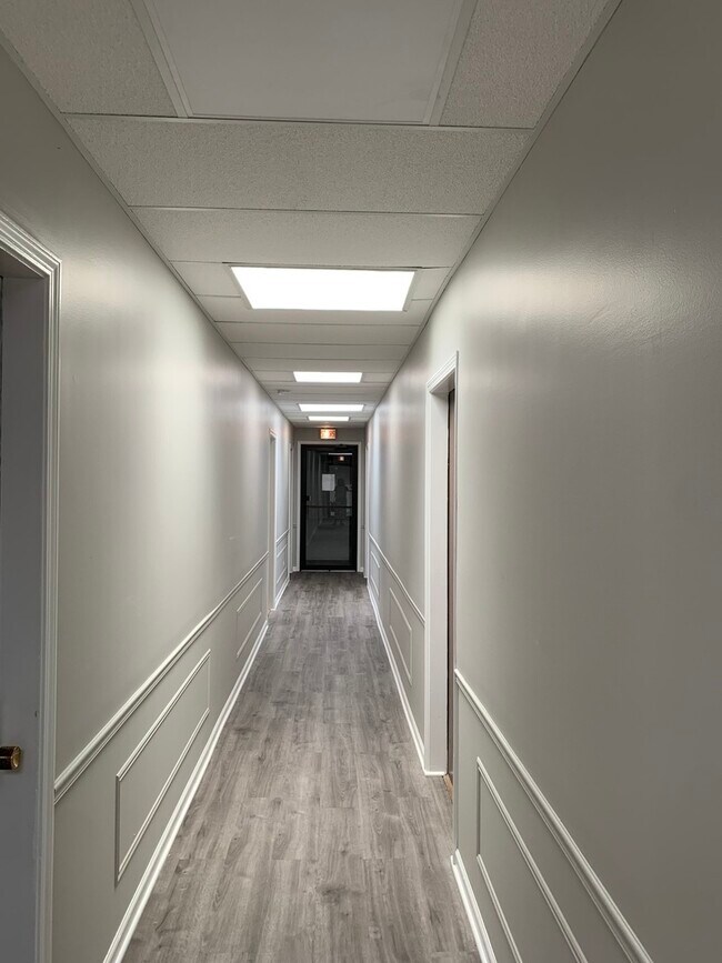 Foto del edificio - 7064 W Higgins Ave