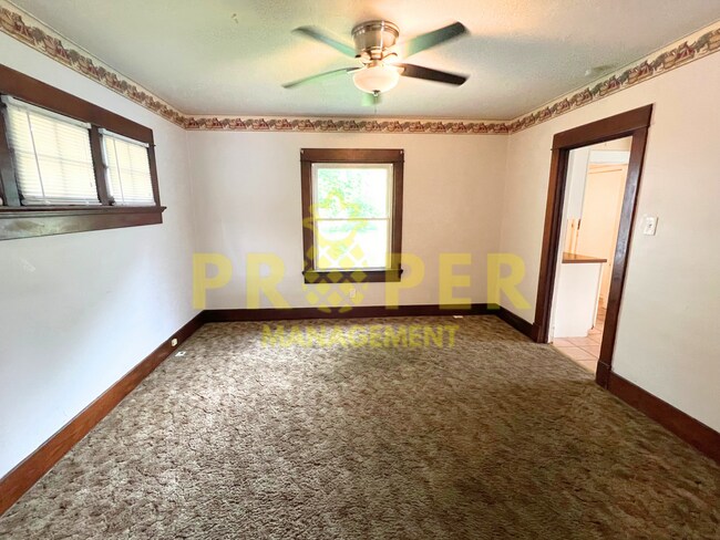 Foto del edificio - 2 bedrooms 1 bathroom house
