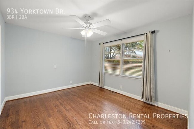 Photo - 934 Yorktown Dr House