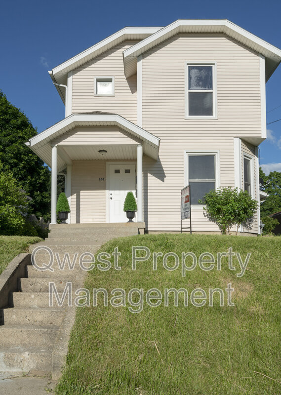 Foto principal - 806 Emerald Ave NE