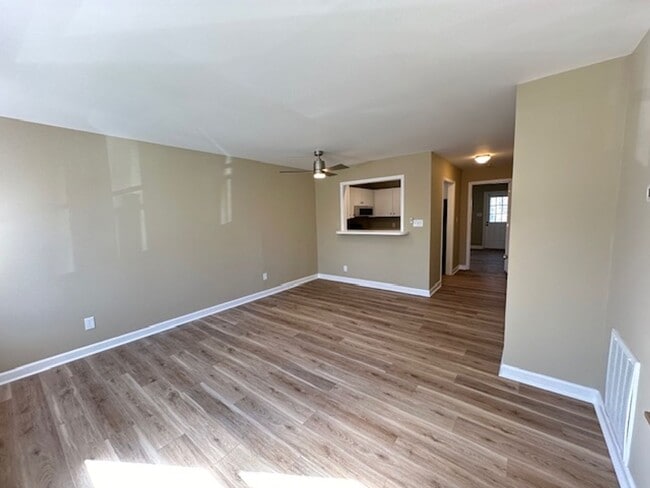 Building Photo - Condo / Burlington