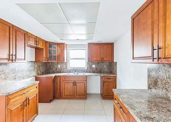 Building Photo - 8008 SW 6th St