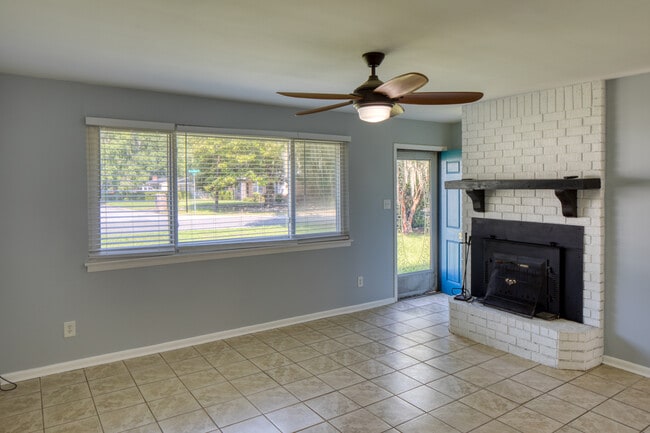 Building Photo - 28 Silverstone Cir