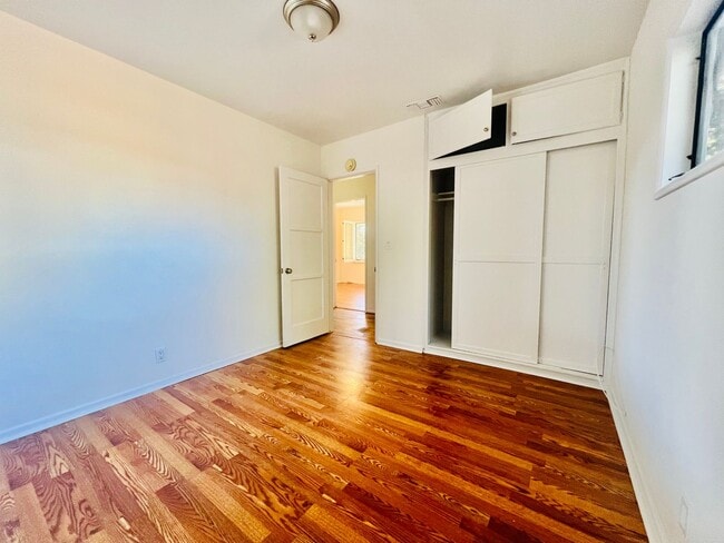 Building Photo - Beautiful Lake Balboa Single Family Home: 3 Bedroom/1 Bathroom/ 2-car garage