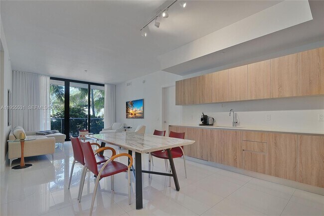 Foto del edificio - 2960 NE 207th St