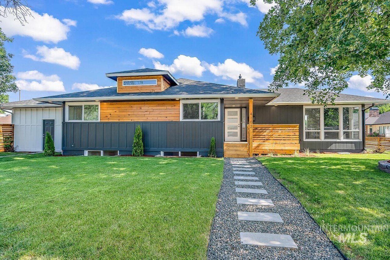 Primary Photo - 4102 W Kootenai St