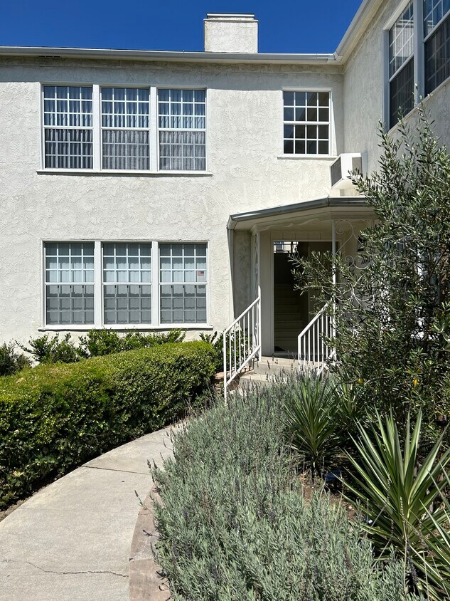 Primary Photo - 1006 1/2 N Verdugo Rd