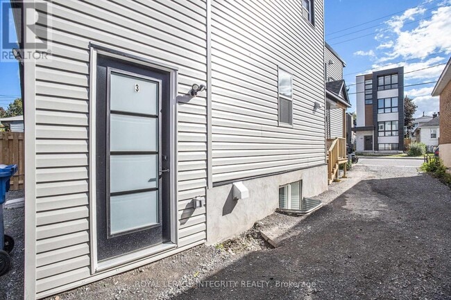 Building Photo - 185-185 Carillon St