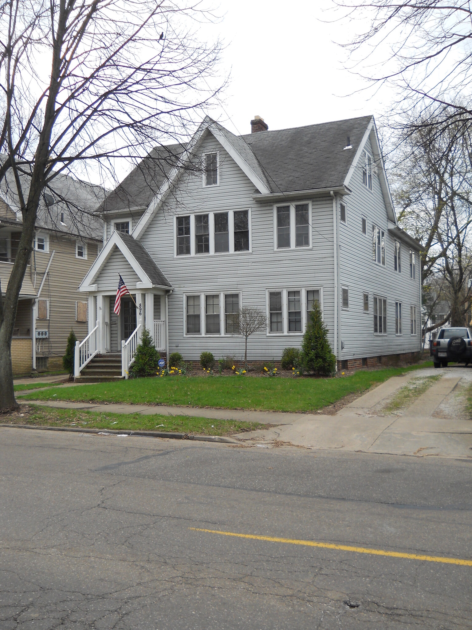 896 Delia Ave Akron, OH 44320 – photo 1
