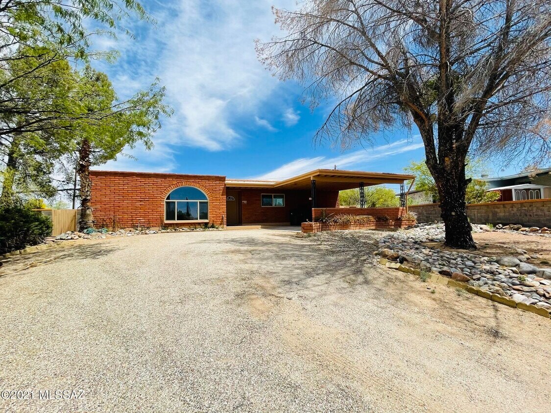 10 W Forrest Feezor St, Corona de Tucson, AZ 85641 House Rental in