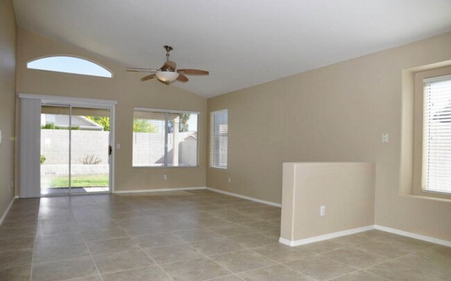 Foto del edificio - Gorgeous 3bed/2bath Home In Peoria