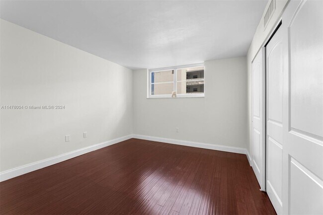 Building Photo - 1750 James Ave