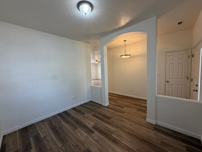 Foto del edificio - 519 Harvest Ln