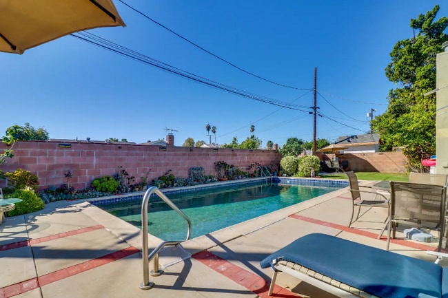 Photo - 16332 Nordhoff St (Los Angeles, CA) House