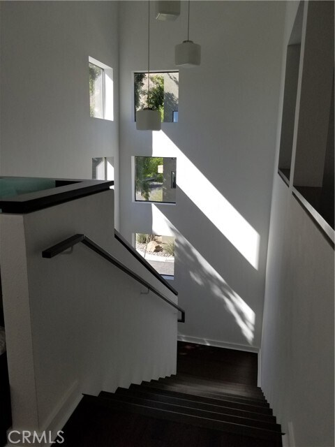 Building Photo - 850 E Palm Canyon Dr