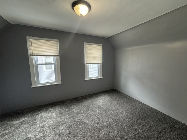 Building Photo - 143 Myrtle St