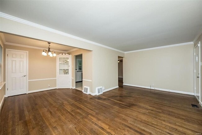 Building Photo - 1424 Golden Dr