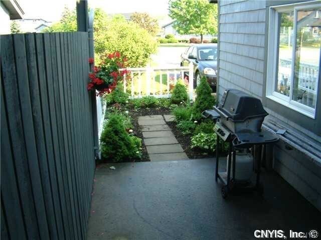 Building Photo - 358 Summerhaven Dr N