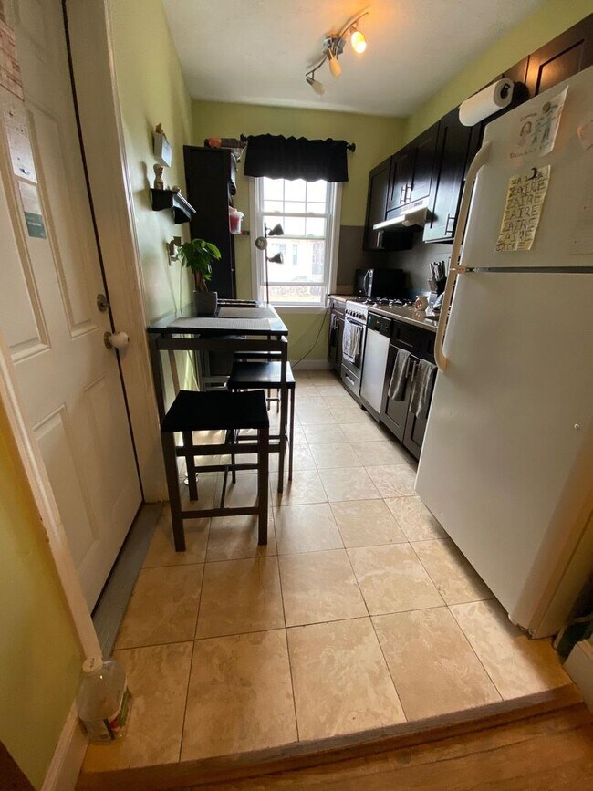 Foto del edificio - Beautiful Brighton 1 bed 1 bath available 9/1