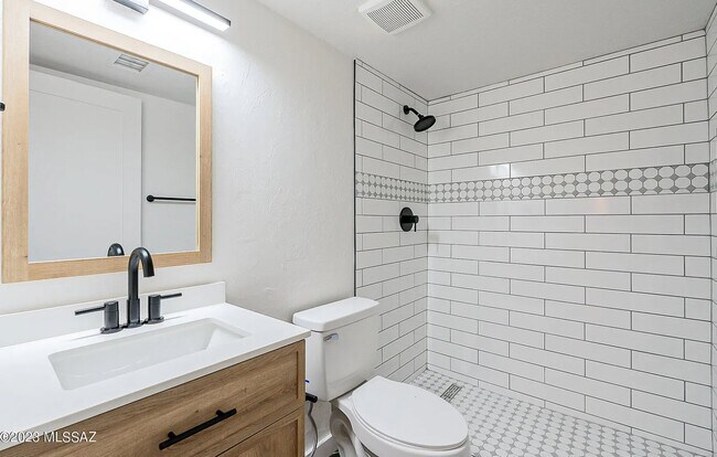 Foto del edificio - 1040-1044 N 7th Ave