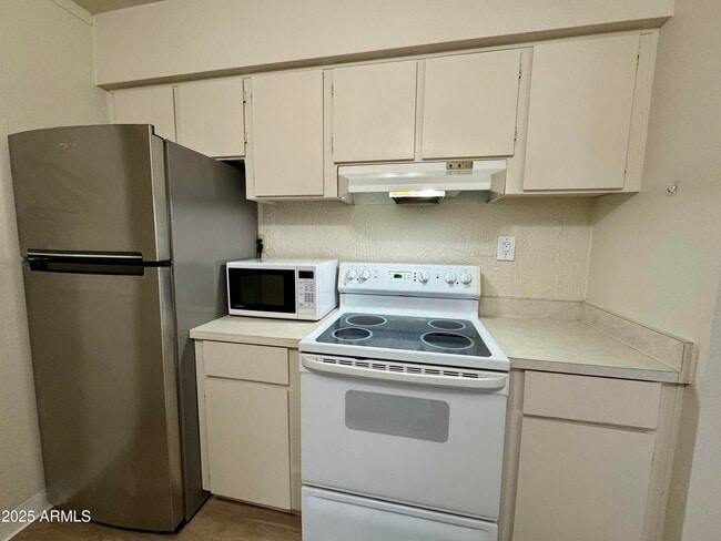 Foto del edificio - 7625 E Camelback Rd